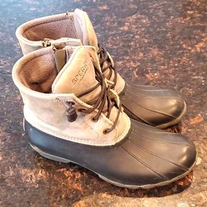 ** SOLD ** Sperry duck boots